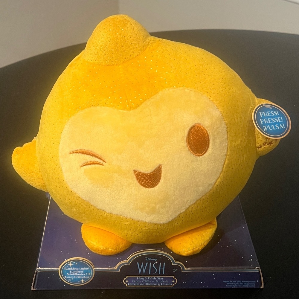 NEW-‎ Disney Wish Hug & Wish Star glowing plush toy.